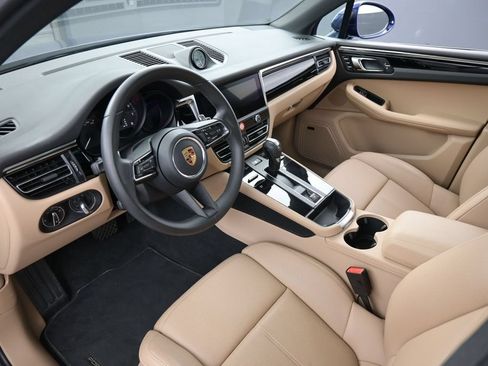 Certified 2026 Porsche Macan AWD/4WD image 4