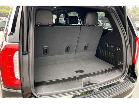 Used 2023 GMC Yukon SLT w/ SLT Premium Package AWD/4WD image 11
