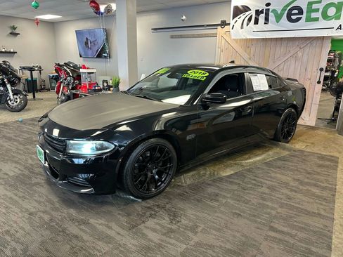 Used 2018 Dodge Charger R/T image 4