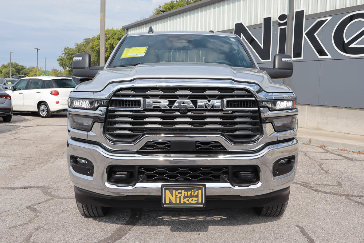 Used 2026 RAM 2500 Big Horn AWD/4WD image 2