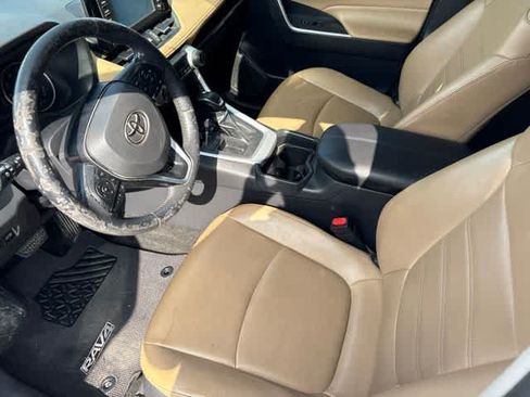 Used 2019 Toyota RAV4 XLE Premium FWD image 9