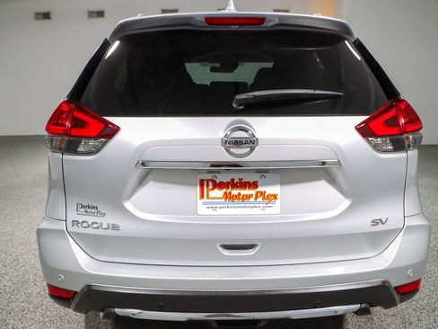 Used 2020 Nissan Rogue SV FWD image 8