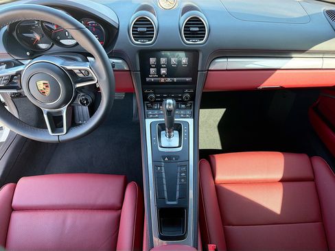 Used 2025 Porsche 718 Cayman RWD image 18
