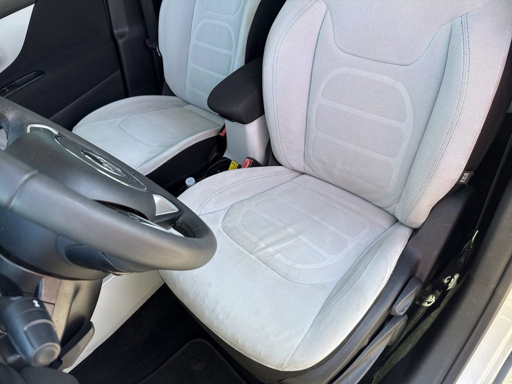 Used 2018 Jeep Renegade Latitude FWD image 11