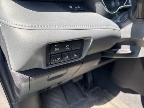 Used 2022 Toyota Highlander Platinum image 19