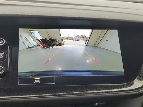 Used 2023 Buick Envision Essence image 28