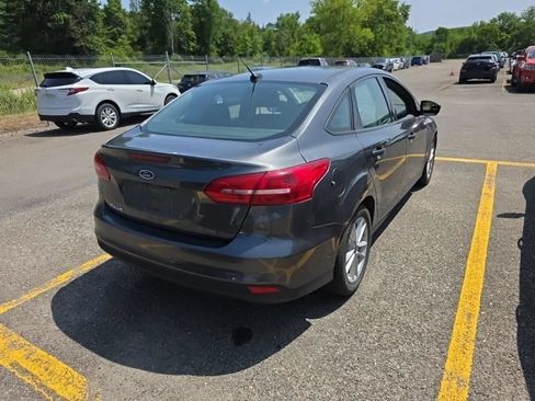 Used 2018 Ford Focus SE FWD image 6
