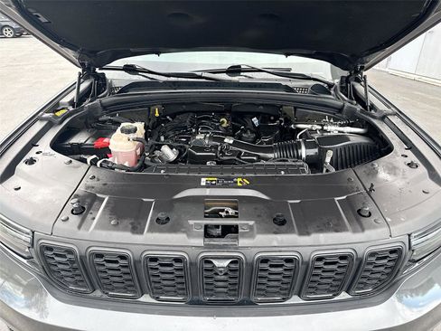 Used 2022 Jeep Grand Cherokee L Limited w/ Luxury Tech Group II image 30