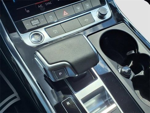 Used 2025 Audi Q7 3.0T Premium w/ Convenience Package image 19