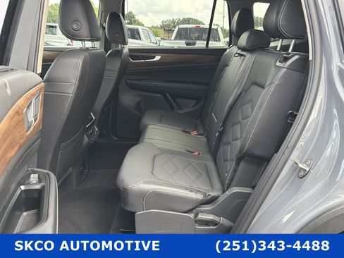 Used 2025 Volkswagen Atlas SE AWD/4WD image 18