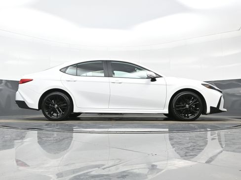 Used 2025 Toyota Camry SE image 33