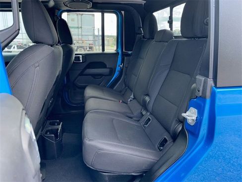 Used 2022 Jeep Gladiator Overland image 17