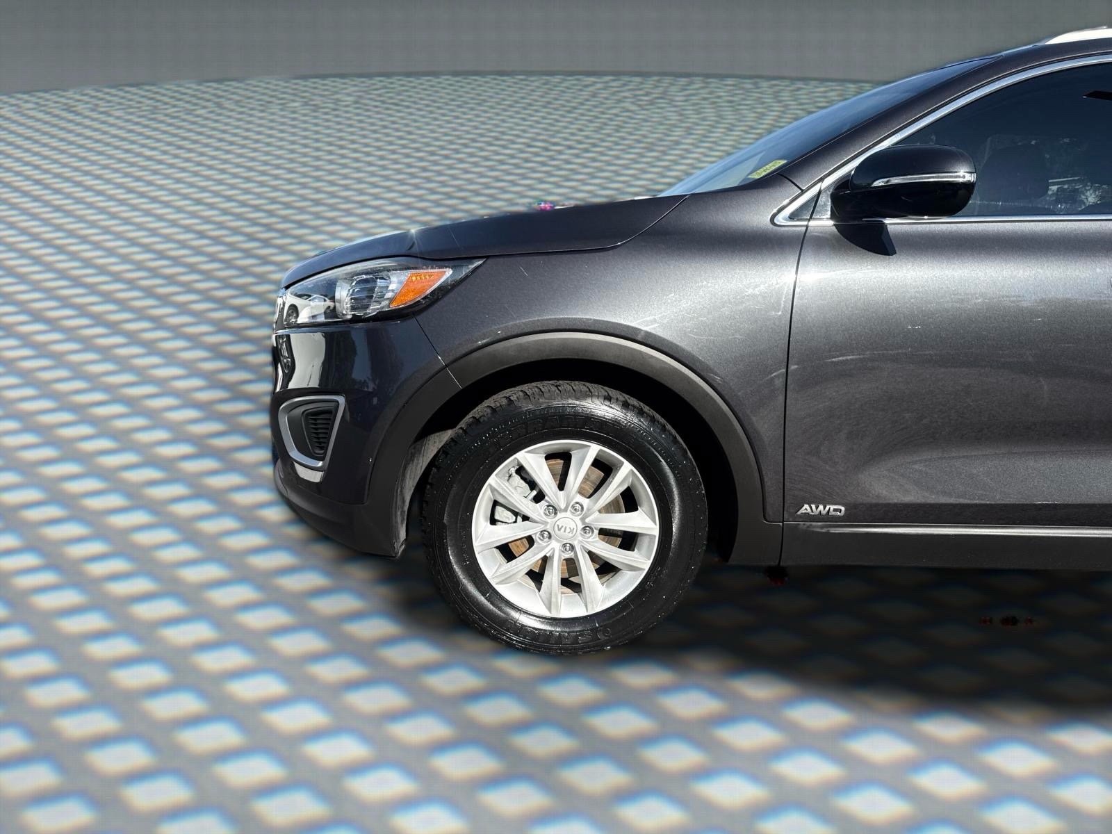 Used 2016 Kia Sorento AWD w/ LX Convenience Package image 12
