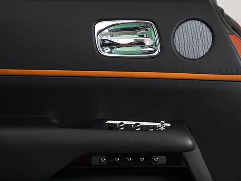 Used 2020 Rolls-Royce Dawn image 17