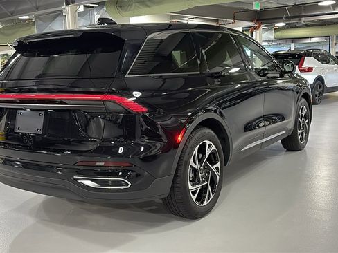 Used 2025 Lincoln Nautilus Premier w/ Equipment Group 102A image 2