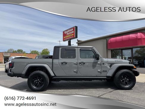 Used 2022 Jeep Gladiator Sport AWD/4WD image 1