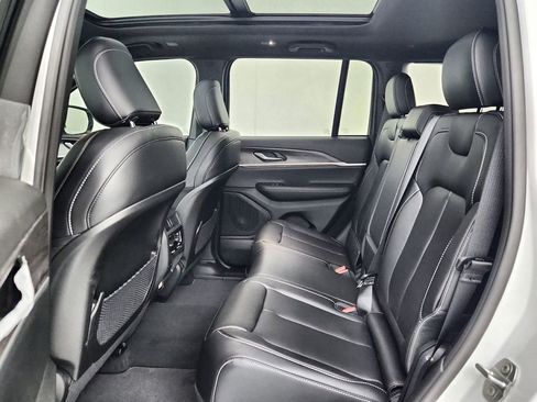 New 2025 Jeep Grand Cherokee Limited w/ Black Appearance Package image 32