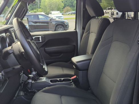 Used 2018 Jeep Wrangler Unlimited Sport S AWD/4WD image 12