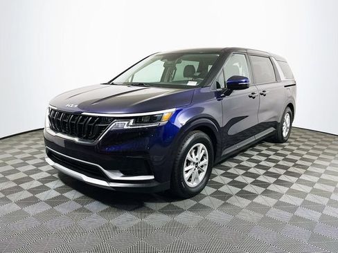 Used 2024 Kia Carnival LX image 4