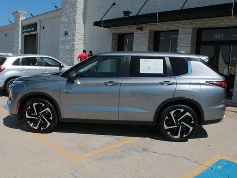 Used 2023 Mitsubishi Outlander SE image 12