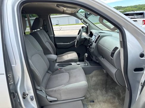 Used 2014 Nissan Frontier SV w/ SV Value Truck Package AWD/4WD image 36