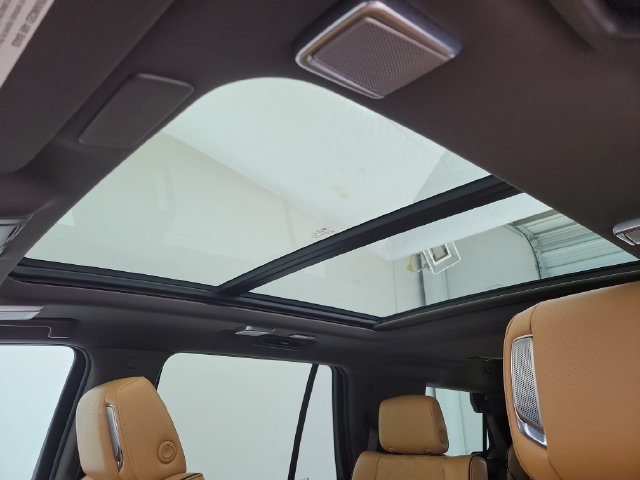 Used 2022 Cadillac Escalade Premium Luxury w/ Performance Package AWD/4WD image 20