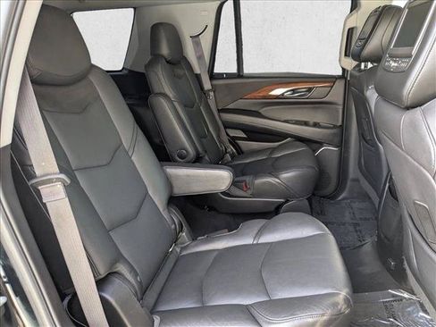 Used 2016 Cadillac Escalade Luxury AWD/4WD image 24