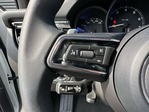 Used 2026 Porsche Macan image 18