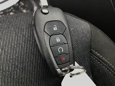 Certified 2024 Chevrolet Trax RS w/ Sunroof Package image 24