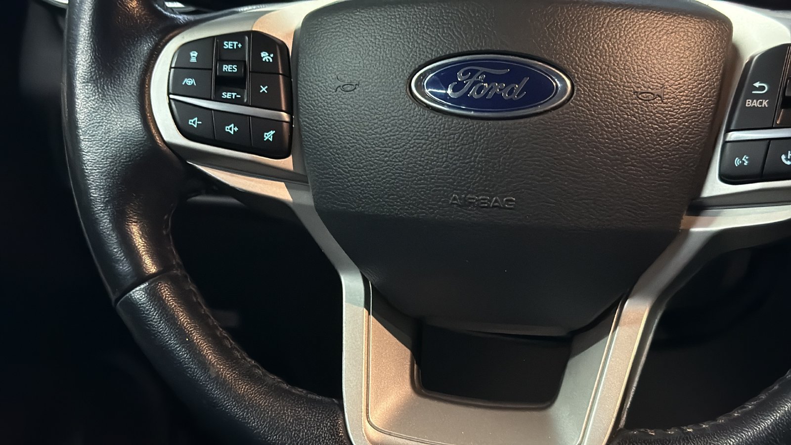 Used 2021 Ford Explorer XLT w/ Equipment Group 202A RWD image 16