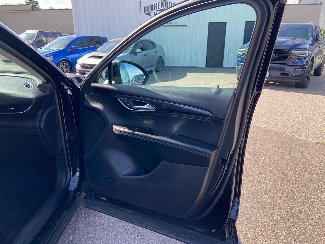 Used 2021 Buick Envision Essence AWD/4WD image 28