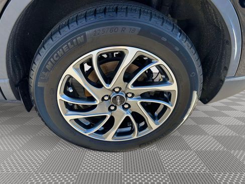 Used 2022 Lincoln Corsair AWD w/ Equipment Group 101A image 34