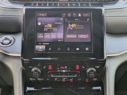 New 2025 Jeep Grand Cherokee Altitude image 18