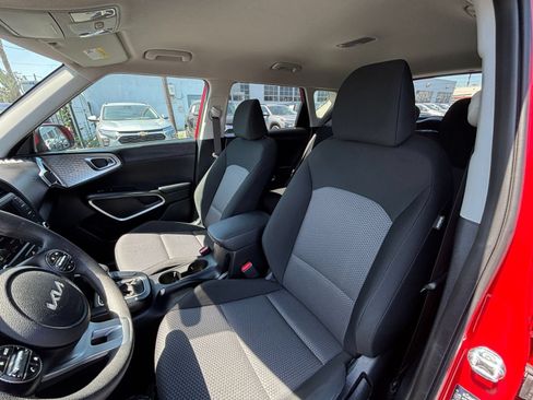 Used 2025 Kia Soul LX w/ LX Technology Package FWD image 27