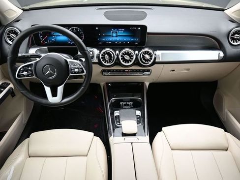 Used 2020 Mercedes-Benz GLB 250 w/ Premium Package image 11