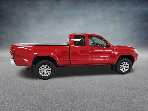 Used 2018 Toyota Tacoma SR5 AWD/4WD image 5