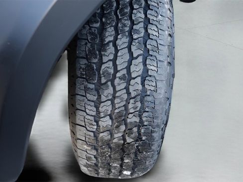 Used 2017 Toyota Tacoma TRD Off-Road image 4