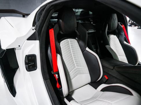 Used 2023 Chevrolet Corvette Z06 w/ Z07 Performance Package RWD image 28