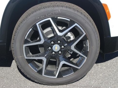 New 2026 Chevrolet Traverse High Country w/ LPO, Floor Liner Package image 9