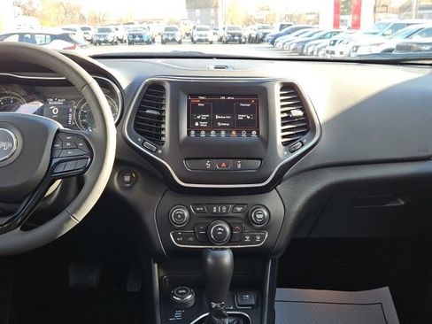 Used 2021 Jeep Cherokee Latitude Plus image 21
