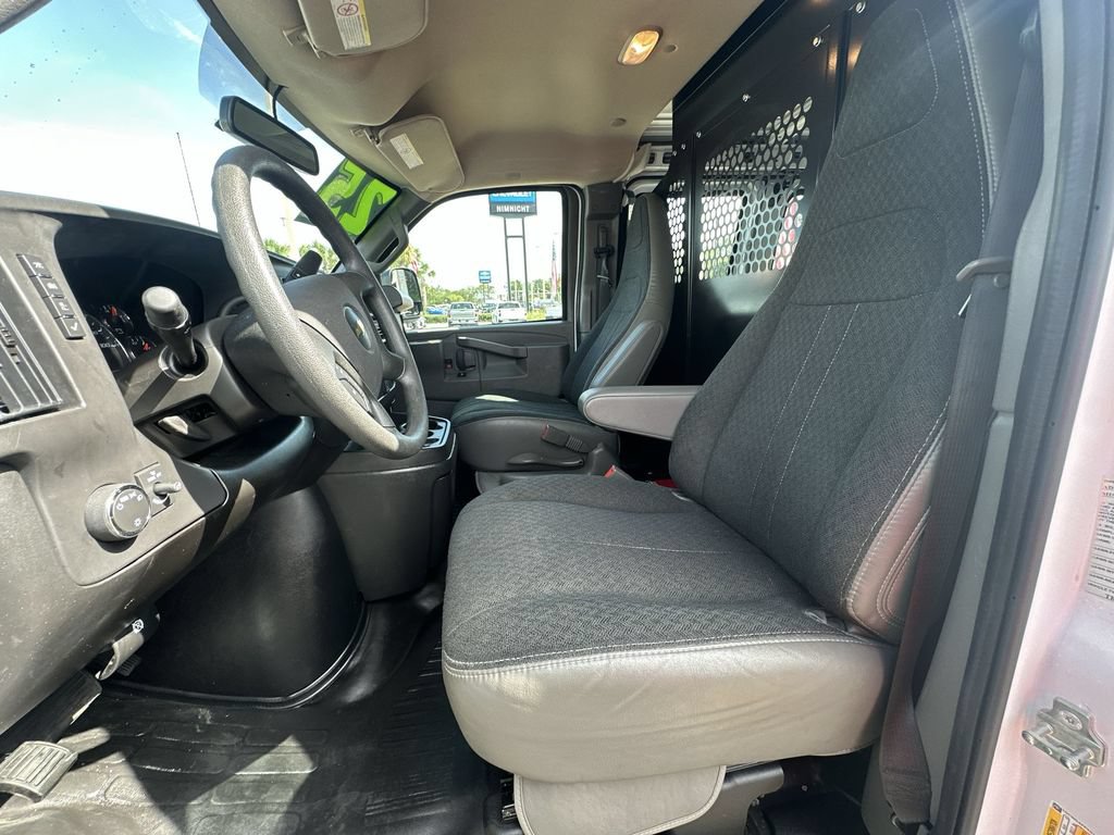 Used 2025 Chevrolet Express 2500 w/ Driver Convenience Package RWD image 18