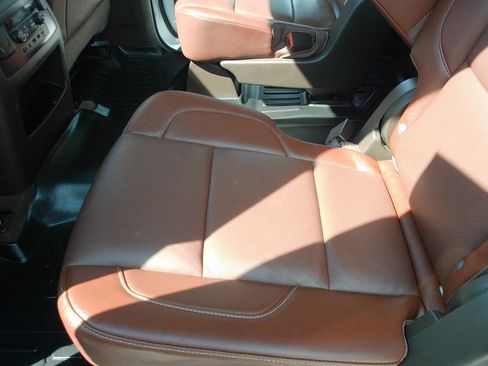 Used 2017 Chevrolet Suburban Premier RWD image 27