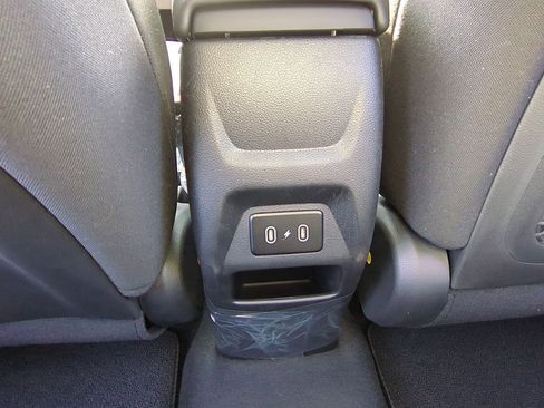Used 2025 Hyundai Venue SEL image 21
