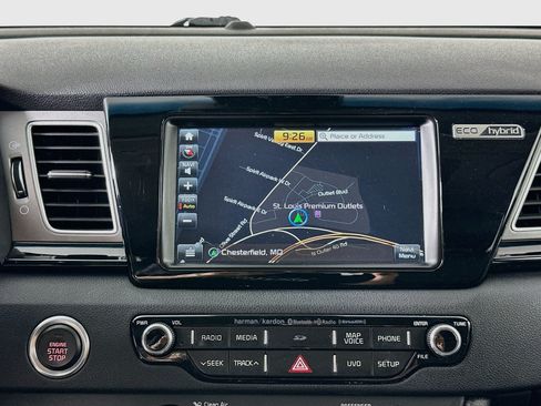Used 2018 Kia Niro Touring FWD image 22