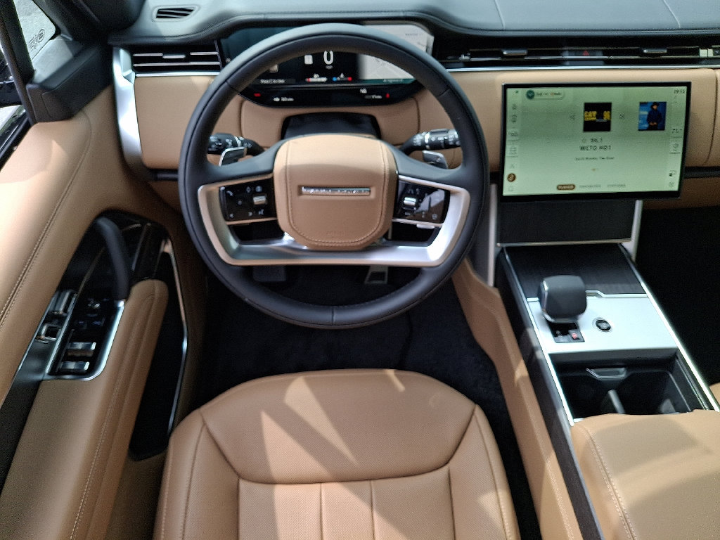New 2026 Land Rover Range Rover Long Wheelbase SE AWD/4WD image 7