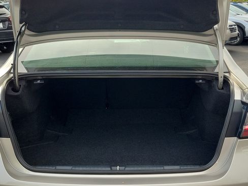 Used 2020 Subaru Legacy Limited image 12