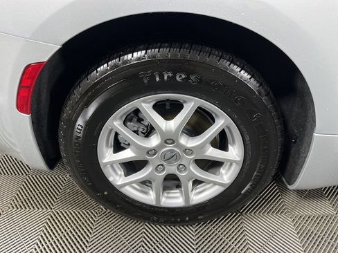 Used 2024 Chrysler Pacifica Touring-L image 13