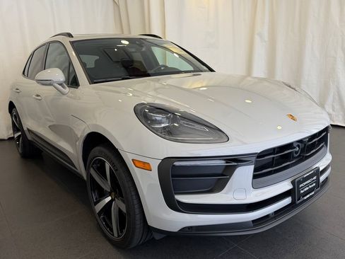 Certified 2026 Porsche Macan AWD/4WD image 7