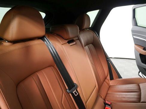 Certified 2022 Audi e-tron Premium image 23