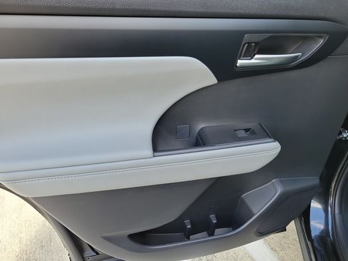 Certified 2025 Toyota Highlander XLE AWD/4WD image 13